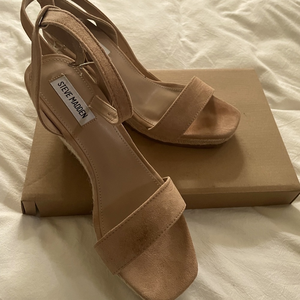 EUC Steve Madden wedges size 9
